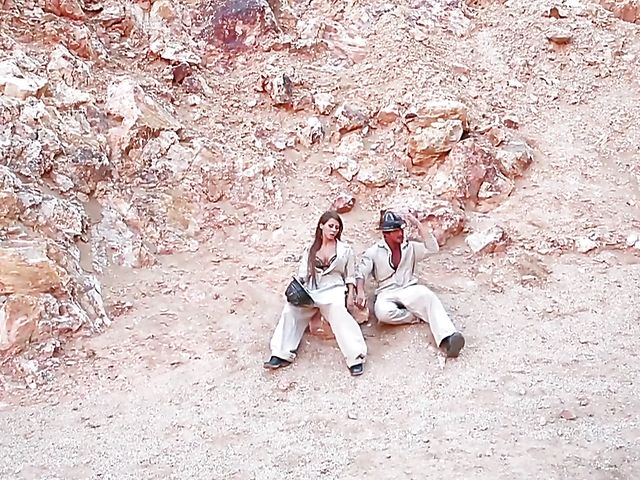 Round tits babe Madison Ivy banging in the mountains