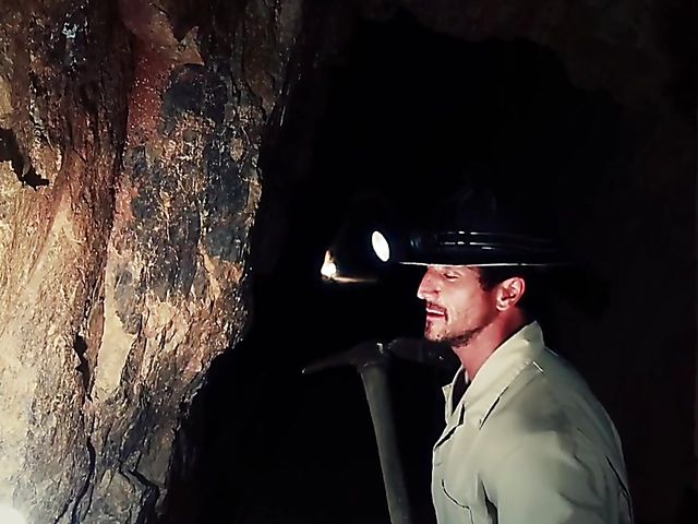 Round tits babe Madison Ivy banging in the mountains