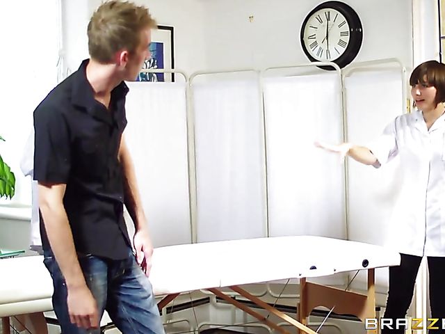 Massage sex with chesty babe Emma Leigh