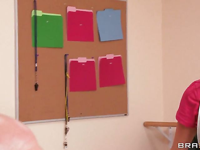 Redhead MILF Monique Alexander gets dicked down in the gym