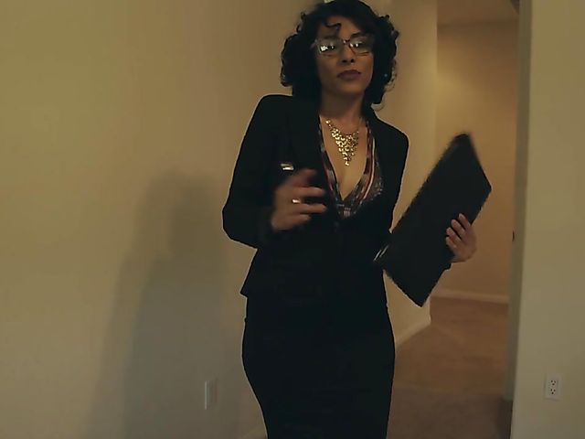 Ebony real estate agent Kelly Madison gets screwed