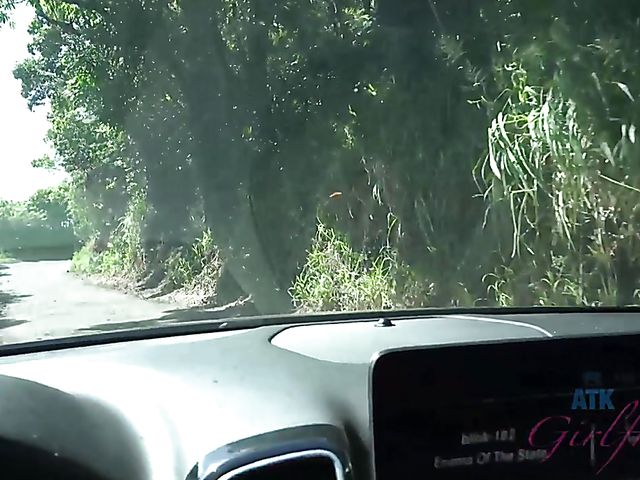 Car sex video with playful Ariel Grace