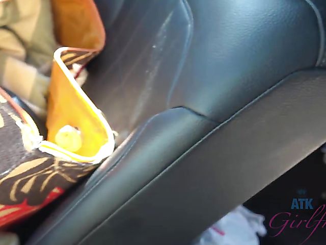 Car sex video with playful Ariel Grace