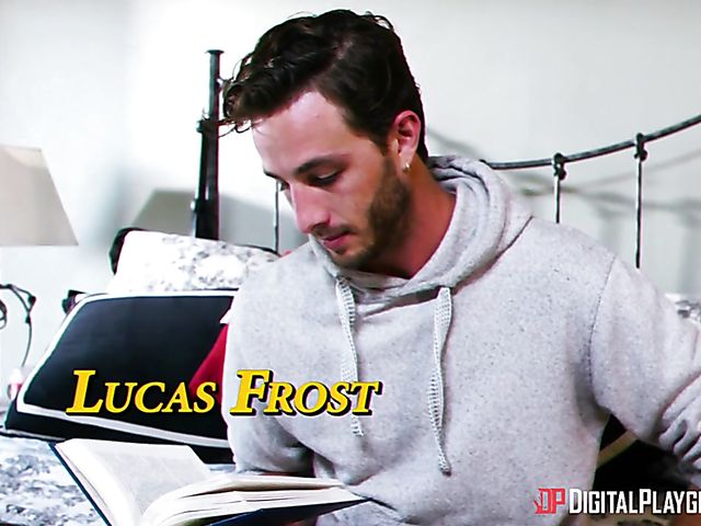 Teen cheerleader Chloe Cherry gets railed in the bedroom