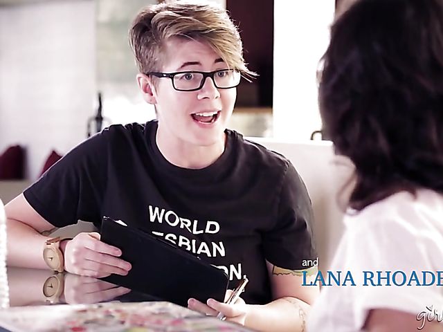 Lana Rhoades and April Oneil lesbian action