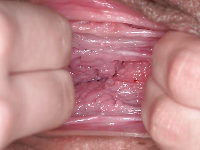 Luna Orea gets her pussy spread by Tera Link