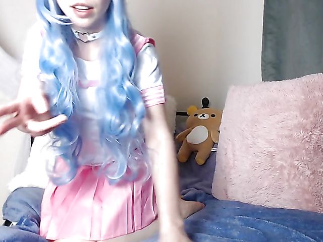 Blue-haired webcam girl toy fucks her pussy