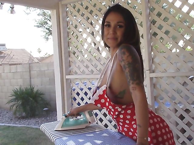 Sweet Jynx is proud of her perfect ass 