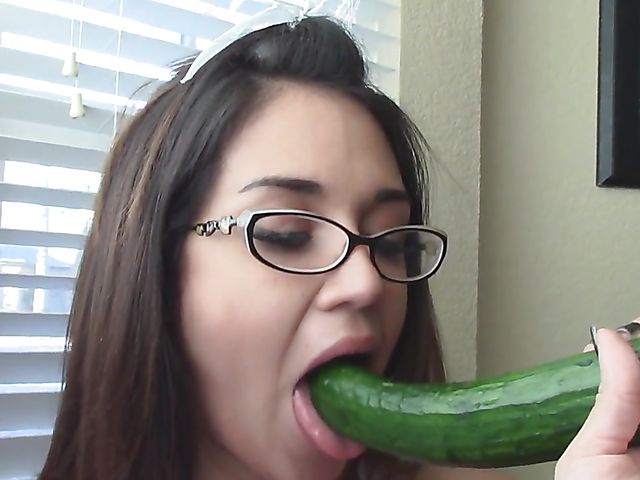 A big cucumber in Jynx's shaved pussy