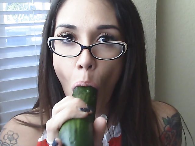 A big cucumber in Jynx's shaved pussy