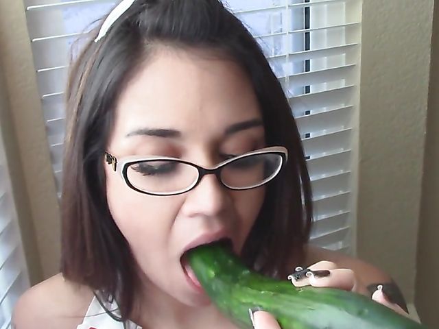 A big cucumber in Jynx's shaved pussy
