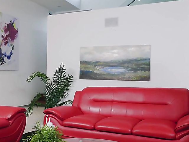 Big titty MILF Maxim Law seduces a delivery boy