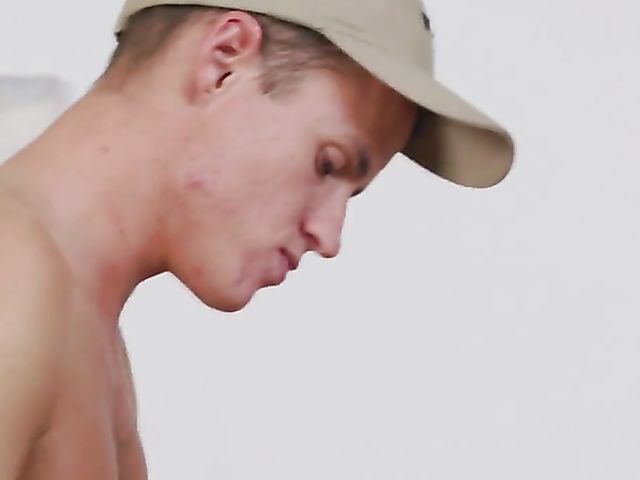 Big titty MILF Maxim Law seduces a delivery boy