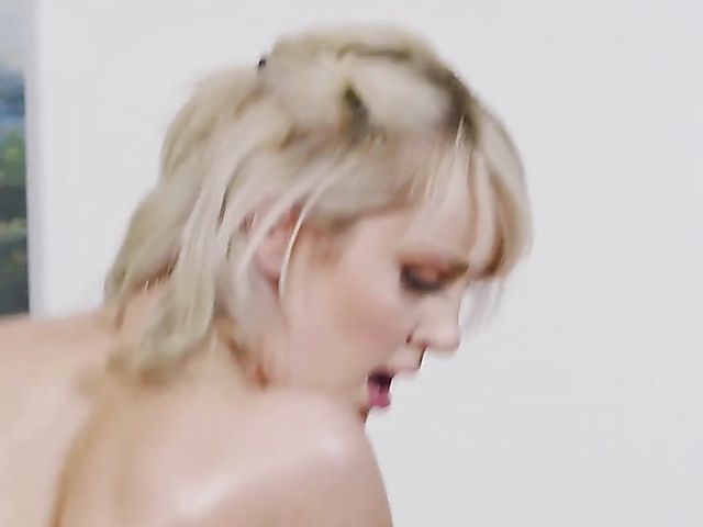 Big titty MILF Maxim Law seduces a delivery boy