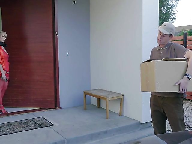 Big titty MILF Maxim Law seduces a delivery boy