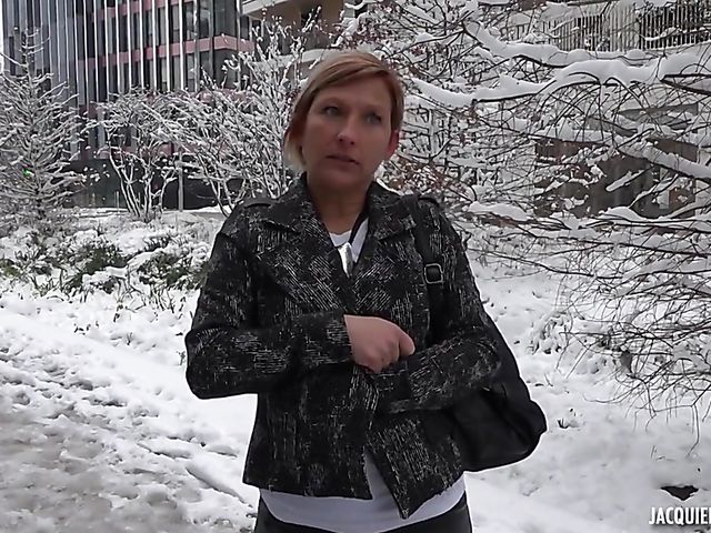 Mature French Laura gets rammed and loves it