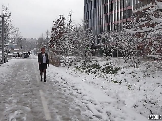 Mature French Laura gets rammed and loves it