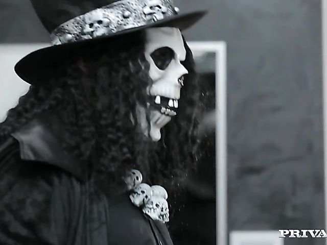 Drunk anal with sexy burlesque queen Kristyna Kristal