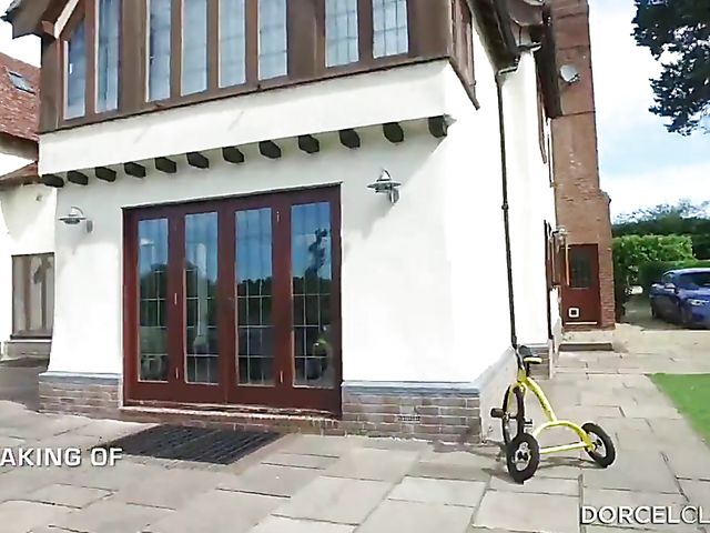 Behind the scenes of Jessa Rhodes making porn