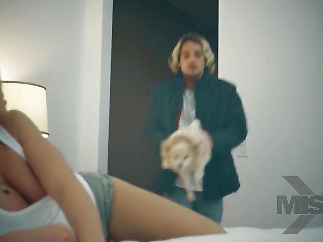 Big tits blonde Jessa Rhodes takes a dick in bed