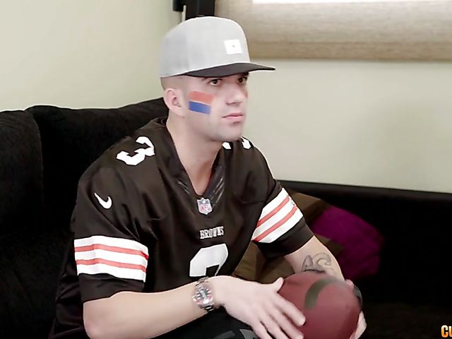 Sneaky sex in the kitchen with his friend's mom Paola Guerra