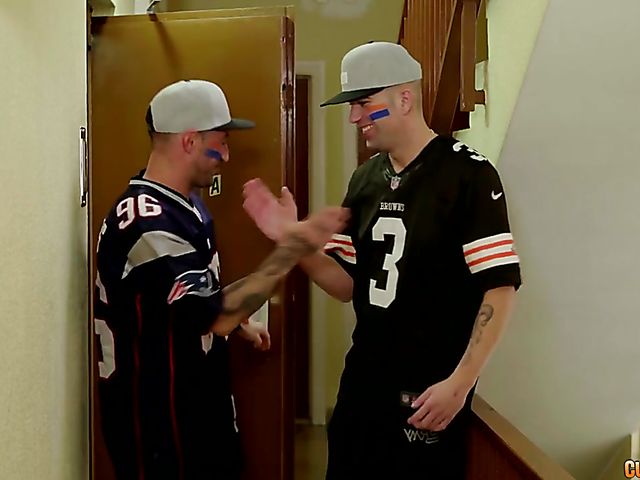 Sneaky sex in the kitchen with his friend's mom Paola Guerra