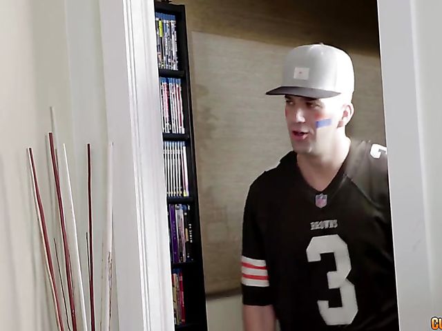 Sneaky sex in the kitchen with his friend's mom Paola Guerra