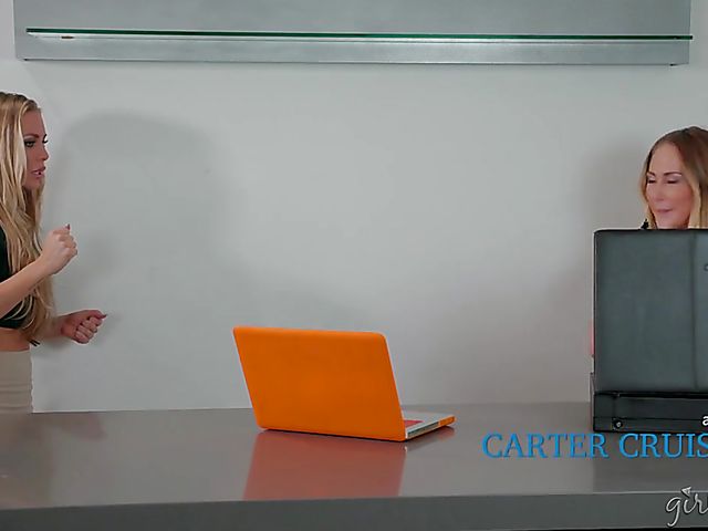 Nicole Aniston and Carter Cruise lesbian deal