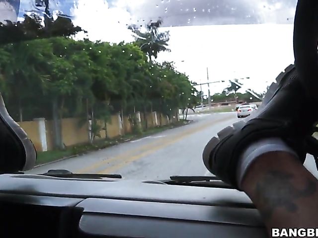 Young Giaoni Whiley gets picked up to fuck