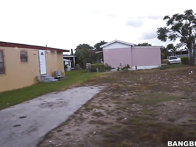 Young Giaoni Whiley gets picked up to fuck