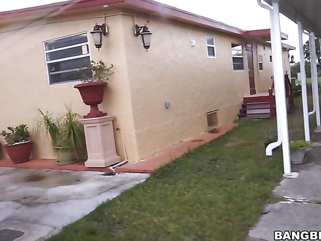 Young Giaoni Whiley gets picked up to fuck