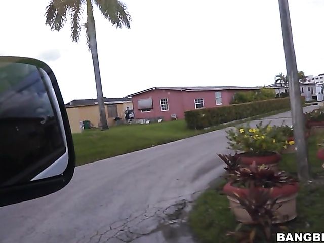 Young Giaoni Whiley gets picked up to fuck