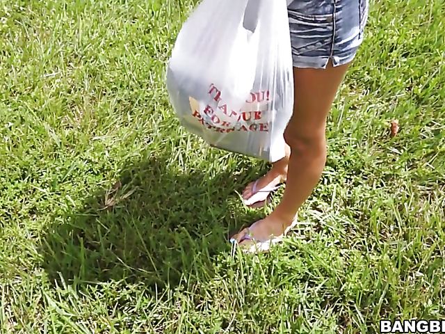 Young Giaoni Whiley gets picked up to fuck