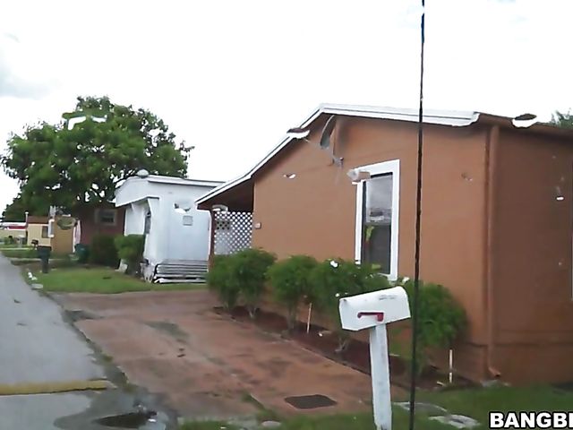 Young Giaoni Whiley gets picked up to fuck