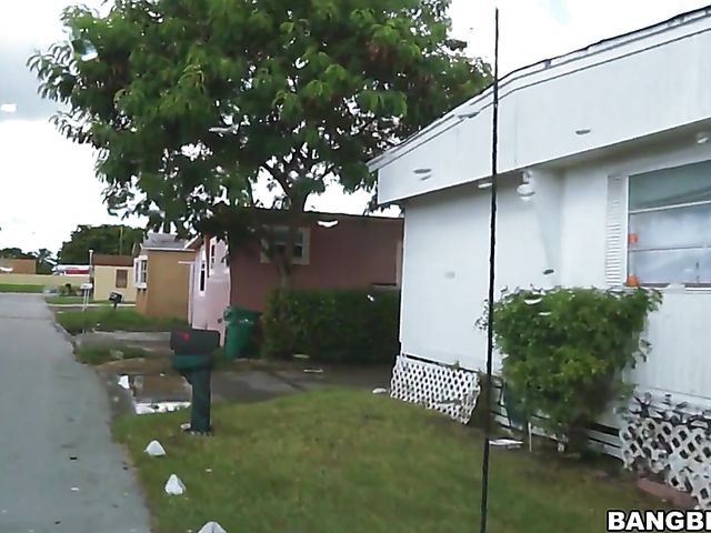 Young Giaoni Whiley gets picked up to fuck