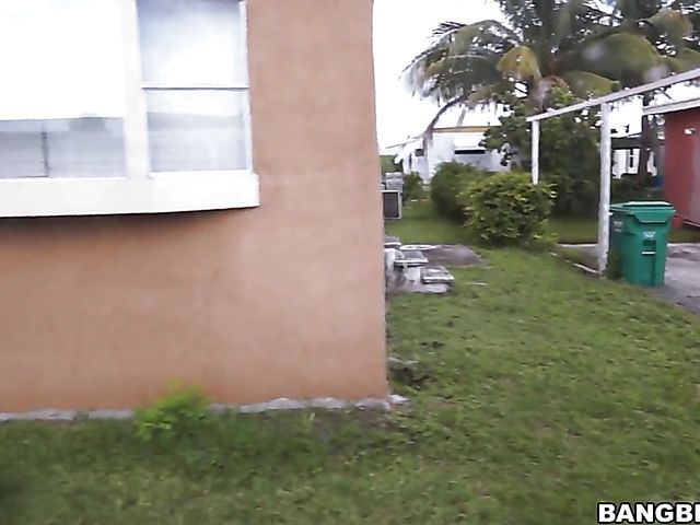 Young Giaoni Whiley gets picked up to fuck