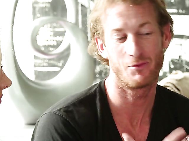 Jeanie Marie - Massage blowjob for a lucky guy