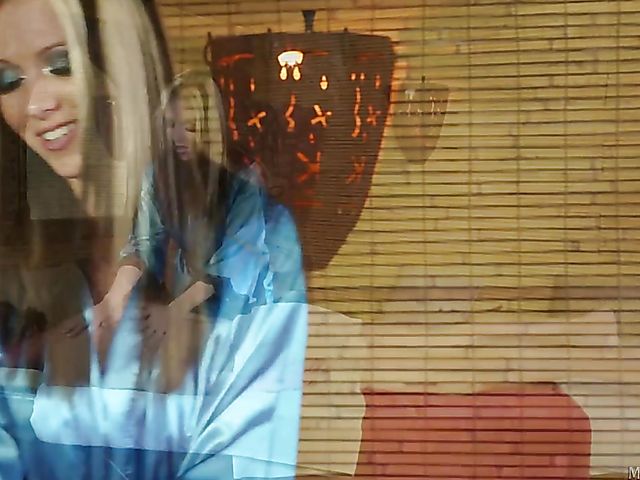 Jeanie Marie - Massage blowjob for a lucky guy