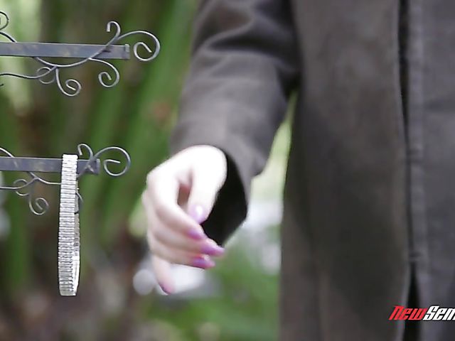 Blindfolded Maya Kendrick loves anal with three guys