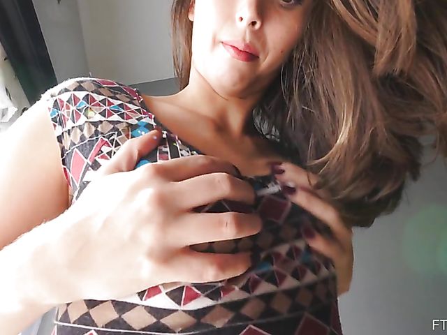 Slim MILF cutie Lola playing with her nipples