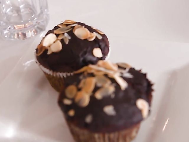 Lady Dee - Hot blow job in the kitchen