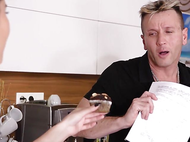 Lady Dee - Hot blow job in the kitchen