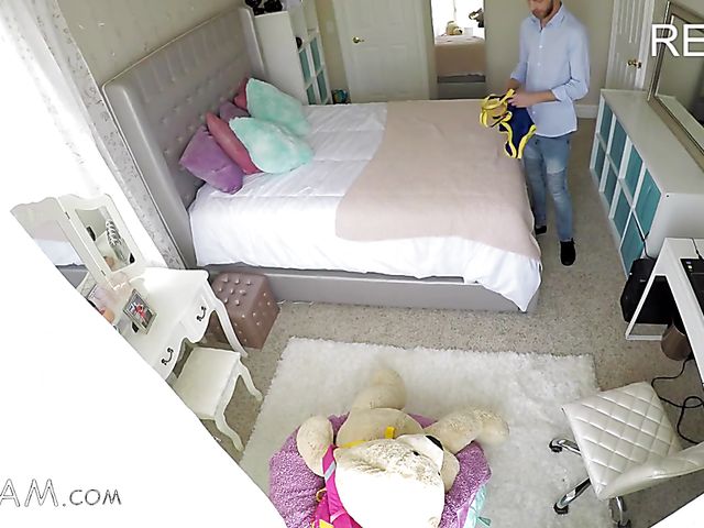 Ariana Marie gets nailed in her room after shower 