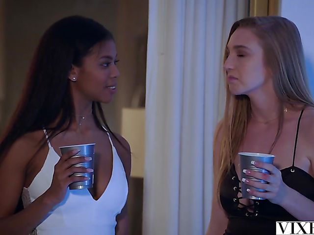 Interracial threesome with Kendra Sunderland and Nia Nacci