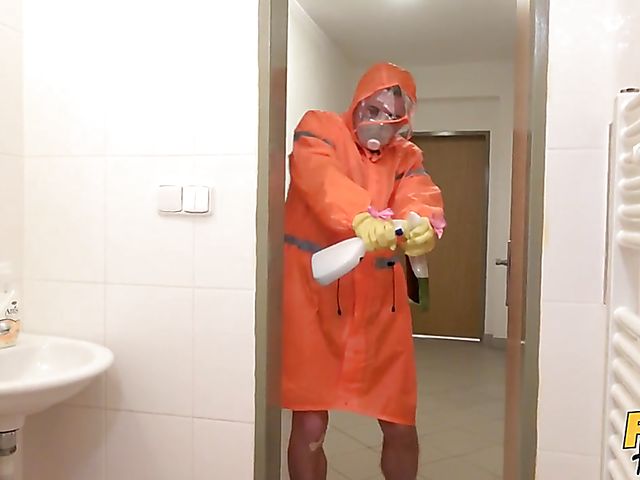 Hardcore threesome with Ellie Springlare and Victoria Pure 