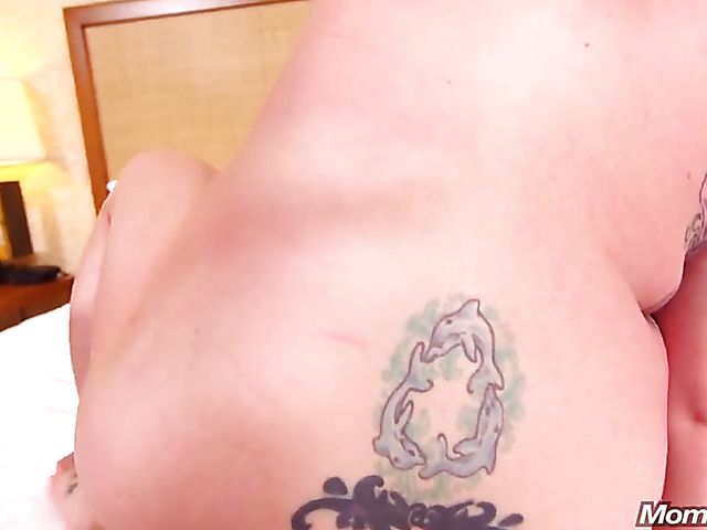 Thick mom Lori fucking hard to orgasm