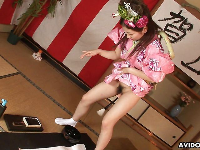 Hairy Japanese Ran Monbu paints a picture with a dildo