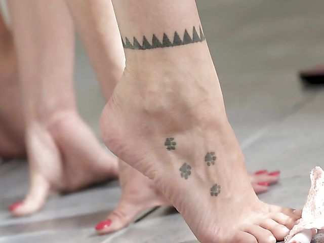 Lesbian foot love featuring Cindy Hope and Dolly Diore