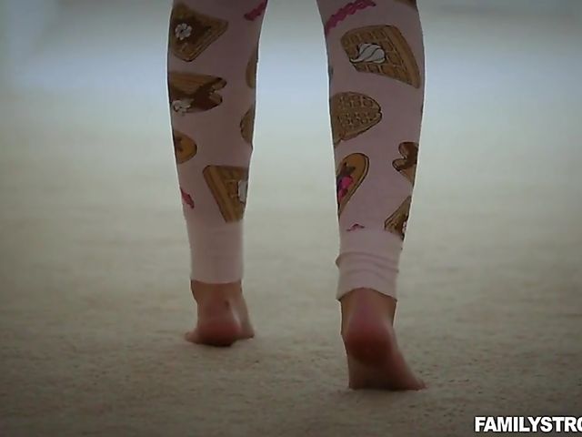 Step dad and daughter Alyce Anderson fuck in mom's bed at night