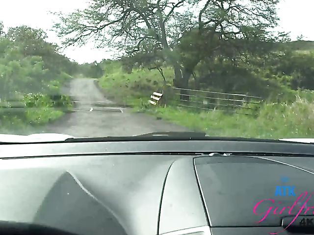 Car sex with his flat-chested GF Sadie Pop